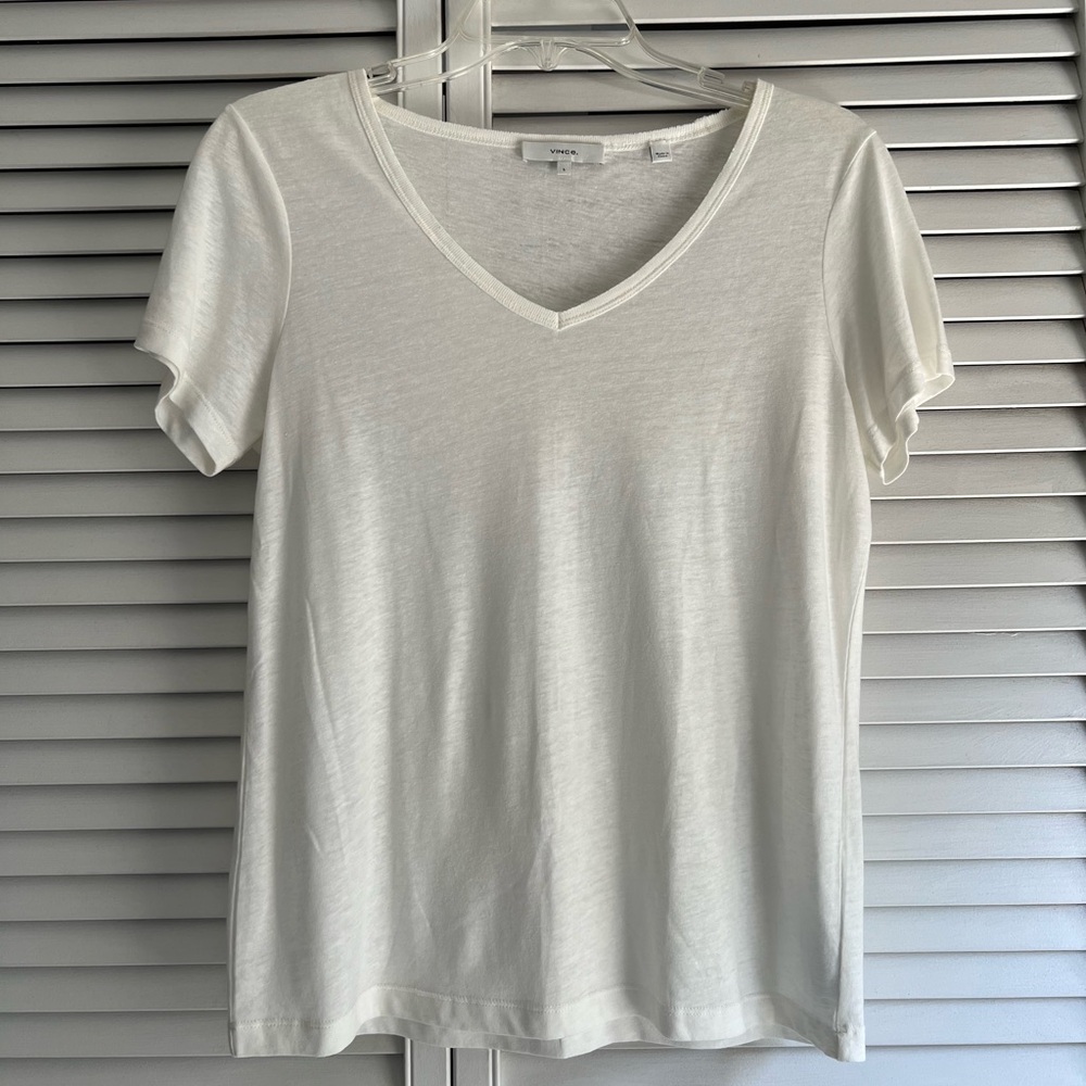 Vince white v-neck t-shirt NEVER WORN